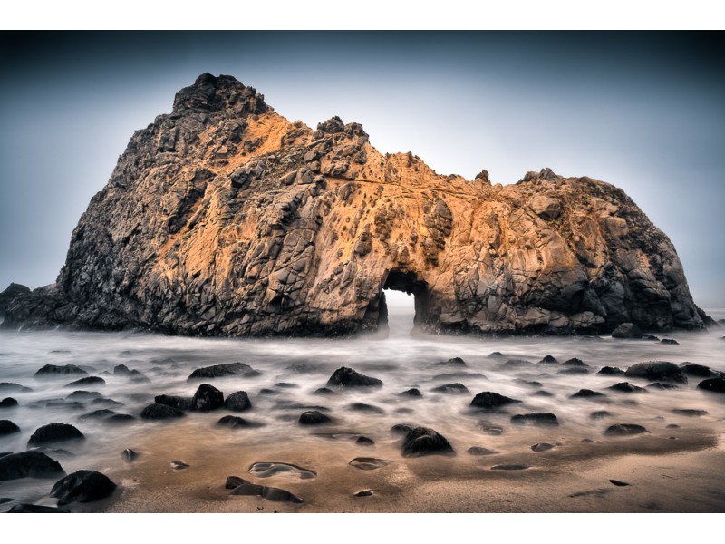 The-Keyhole-Arch-at-Pfeiffer-Beach-in-Big-Sur